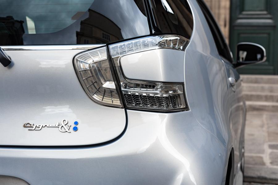 Детали экстерьера Aston Martin Cygnet Cygnet & Colette 2011 года  (фото 15 из 29)